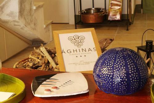 Aghinas Hotel Bosa Bagian luar foto