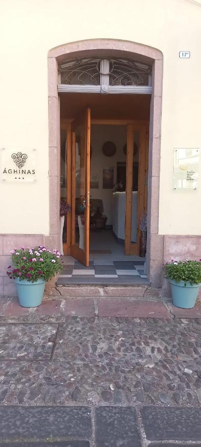 Aghinas Hotel Bosa Bagian luar foto