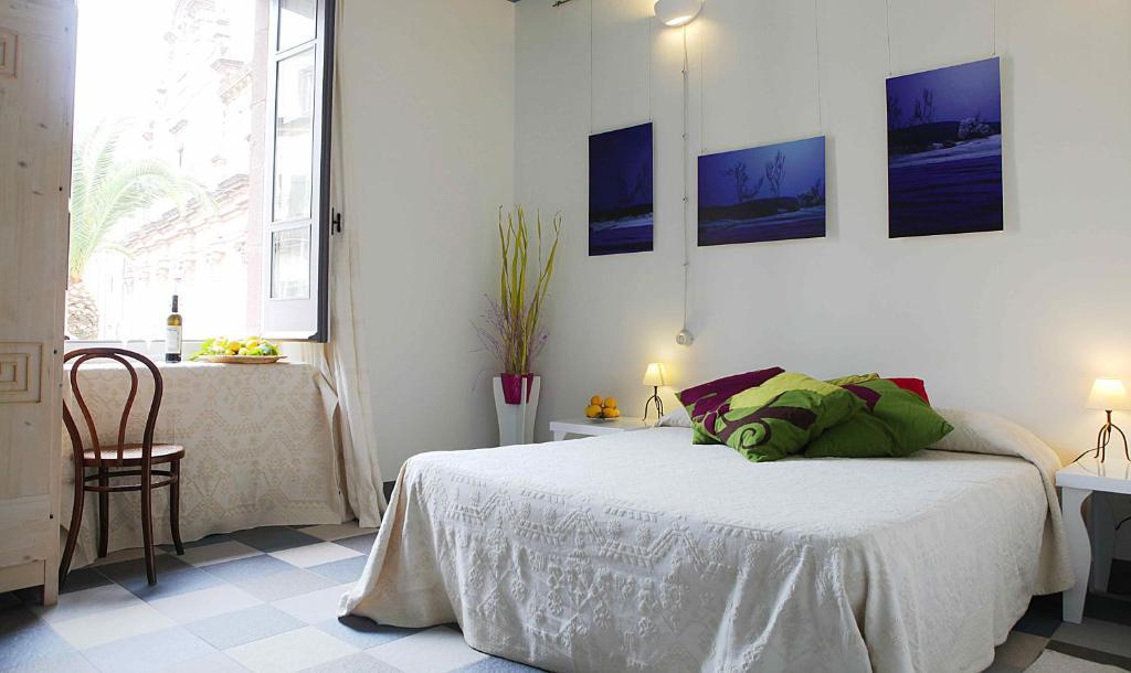 Aghinas Hotel Bosa Bagian luar foto