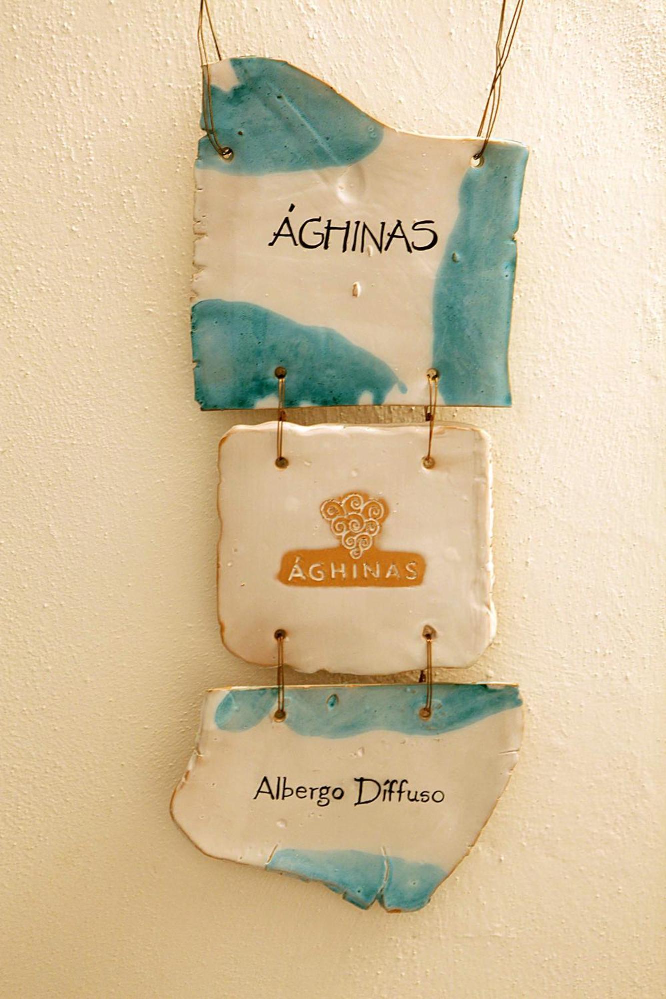Aghinas Hotel Bosa Bagian luar foto