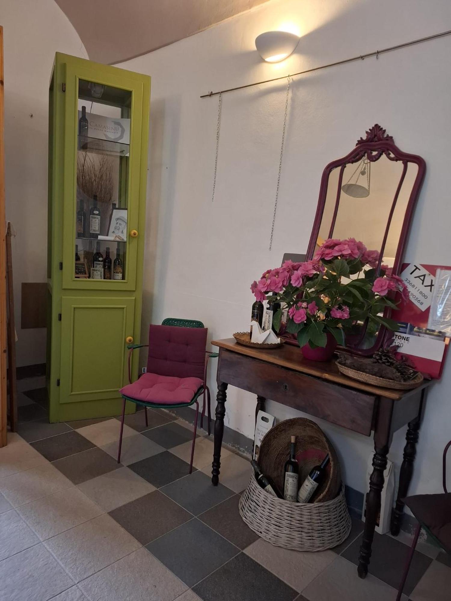Aghinas Hotel Bosa Bagian luar foto