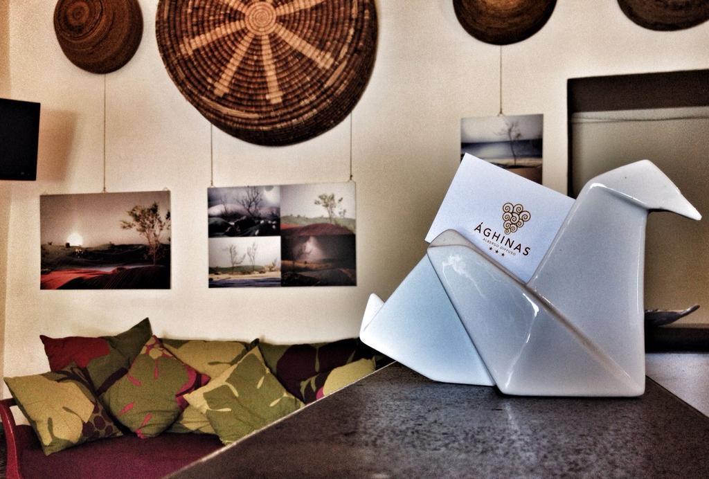 Aghinas Hotel Bosa Bagian luar foto