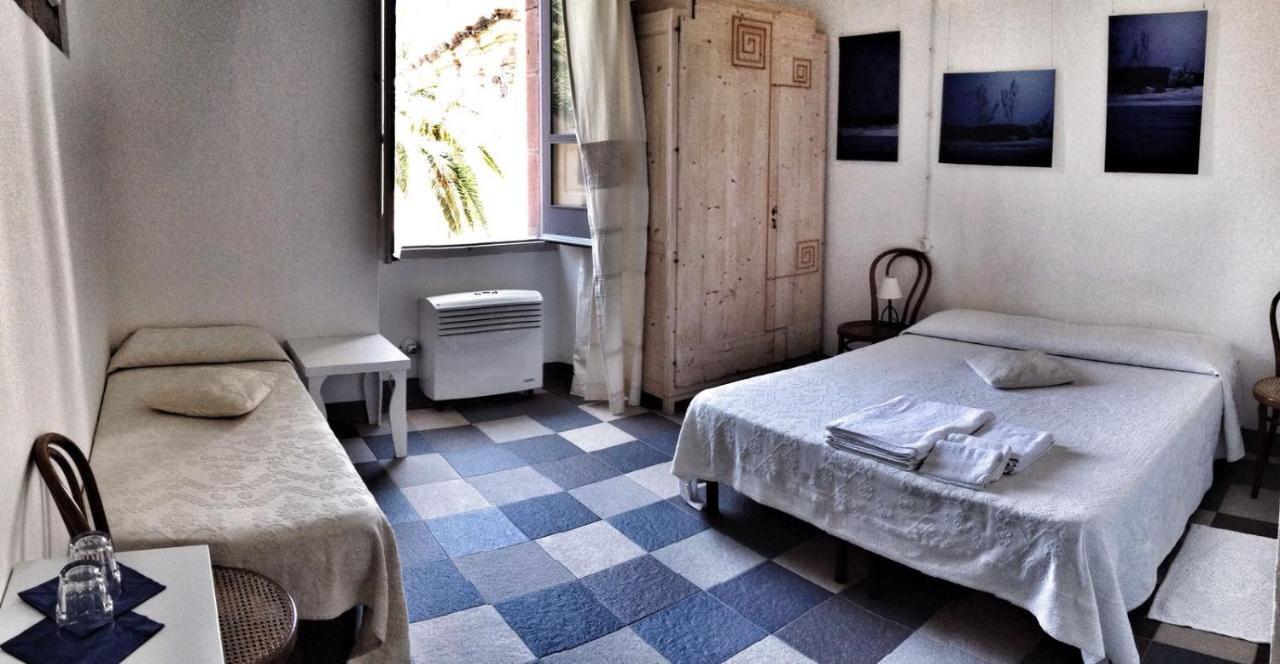 Aghinas Hotel Bosa Bagian luar foto